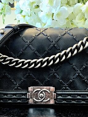 CHANEL Paris-Dallas Whipstich Cavia Leather Boy Bag Black-   Medium
